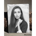 Fekete-fehér téglalap porcelánkép sírkőre – női portré mintakép