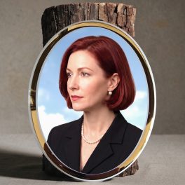 Ovális színes porcelánkép arany szegéllyel, sírkőre