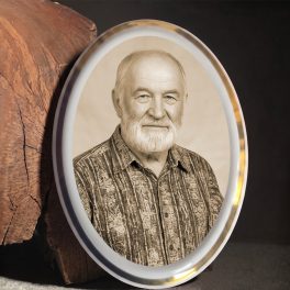 Szépia Bohemia porcelánkép vastag aranyszegéllyel sírkőre