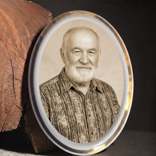 Szépia Bohemia porcelánkép vastag aranyszegéllyel sírkőre