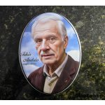 Ovális színes porcelánkép fekete szegéllyel sírkőre – időtálló sírkőkép porcelánfotó saját fényképből