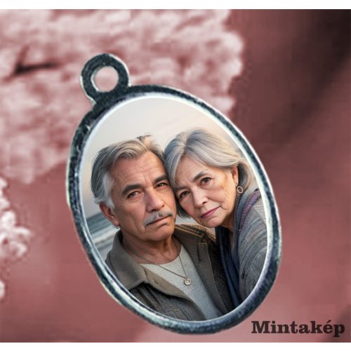 Égetett kerámia medál egyedi képpel, ezüst színű keret, ovális alakú